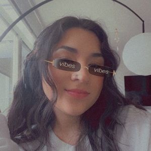 Meet your Posher, Caitlin